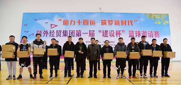 11中共富平縣委常委、政法委書記杜銀虎為第二名獲獎隊頒獎_副本.jpg
